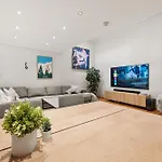 Apartment 12-guest - Self Check-in - Large Smart Tv -