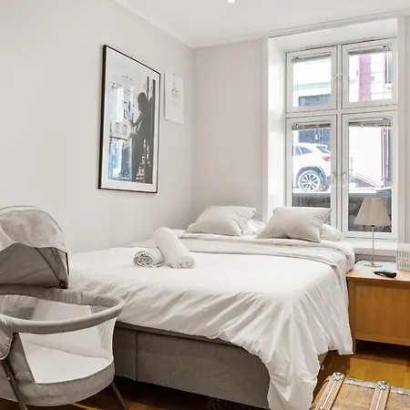 12-guest - Self Check-in - Large Smart Tv -