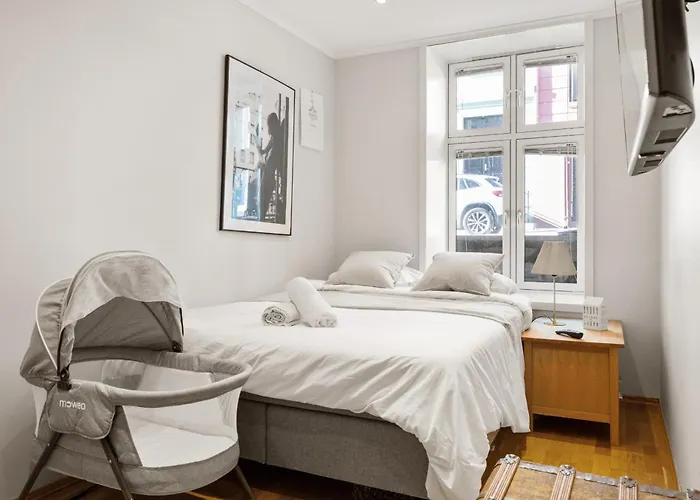 12-guest - Self Check-in - Large Smart Tv -