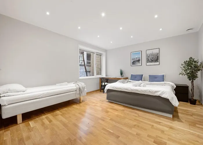 12-guest - Self Check-in - Large Smart Tv -